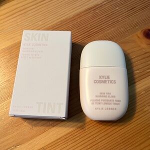 New Kylie Cosmetics Skin Tint Blurring Elixir in 2C